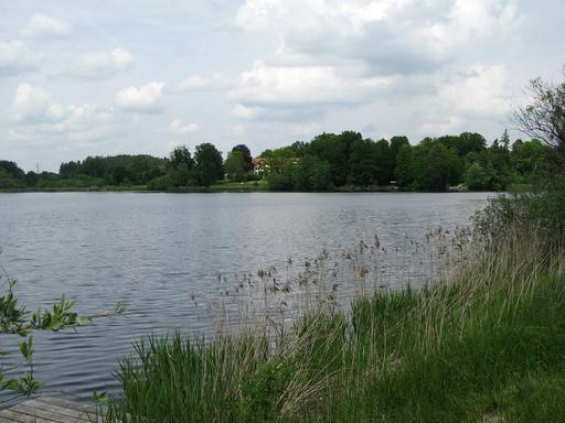 Radtour von München an den Deixlfurter See bei Traubing: Blick über den Deixlfurter See