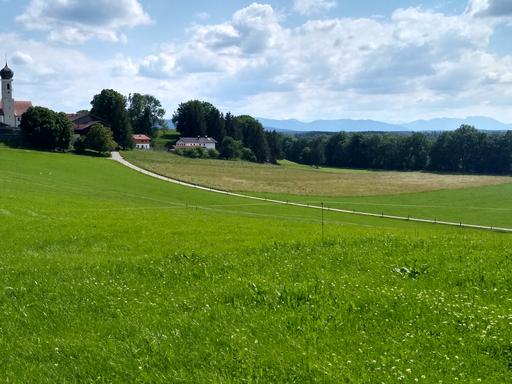 Radtour von München nach Kleinhöhenkirchen am Mangfallknie: Blick über Kleinhöhenkirchen hinweg