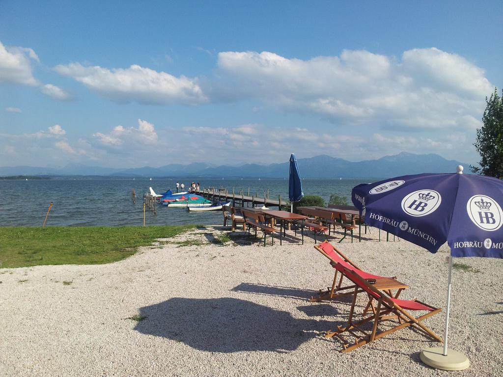 Radtour von München an den Chiemsee: Blick über den Chiemsee