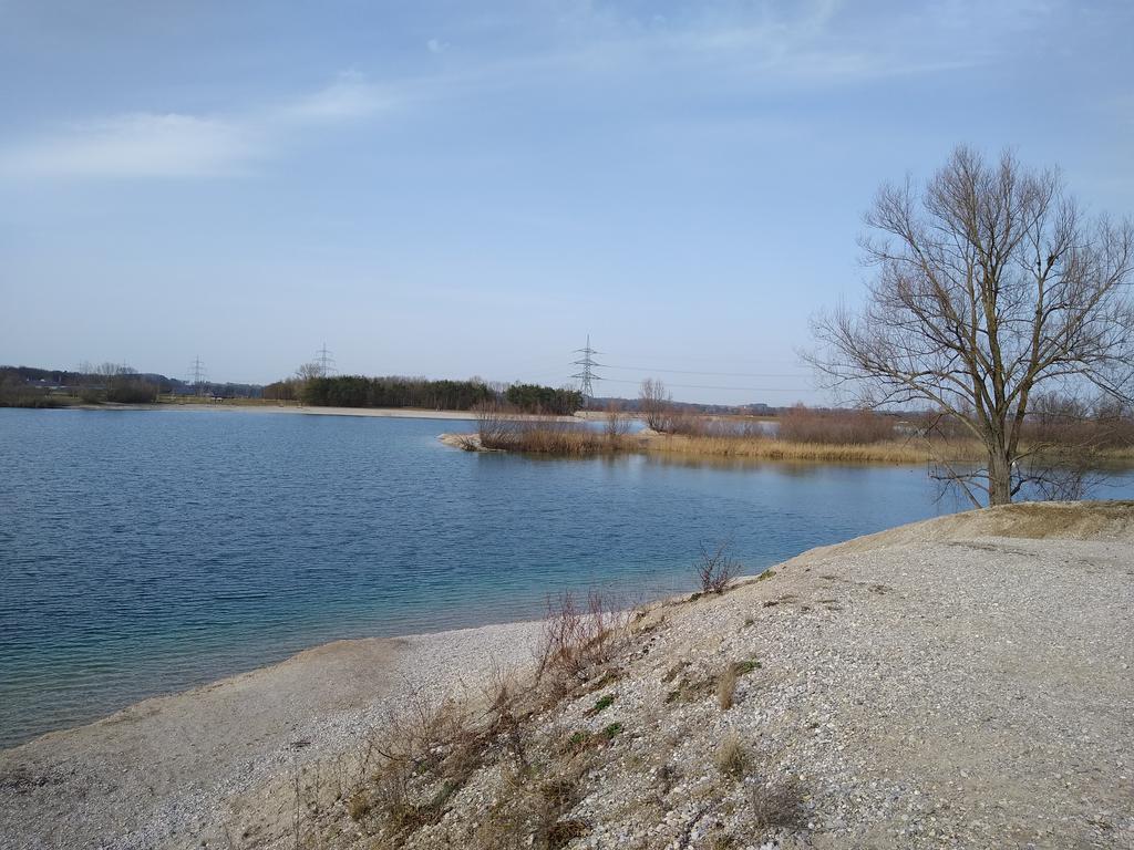 Radtour von München an den Hollerner See zum Baden: Blick auf den Hollerner See