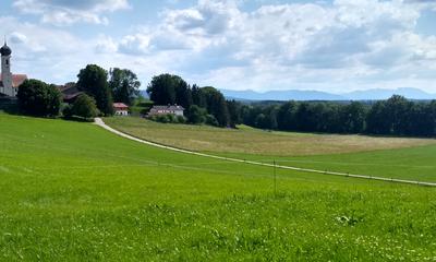 Radtour von München nach Kleinhöhenkirchen am Mangfallknie: Blick über Kleinhöhenkirchen hinweg