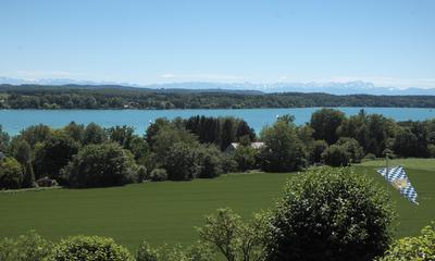 Radtour von München an den Wörthsee: Blick über den Wörthsee von Walchstadt aus