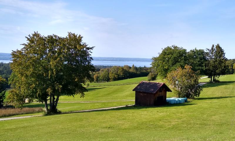 Radtour von München an den Ammersee zum Baden: Blick auf den Ammersee vom Ammersee-Höhenweg aus