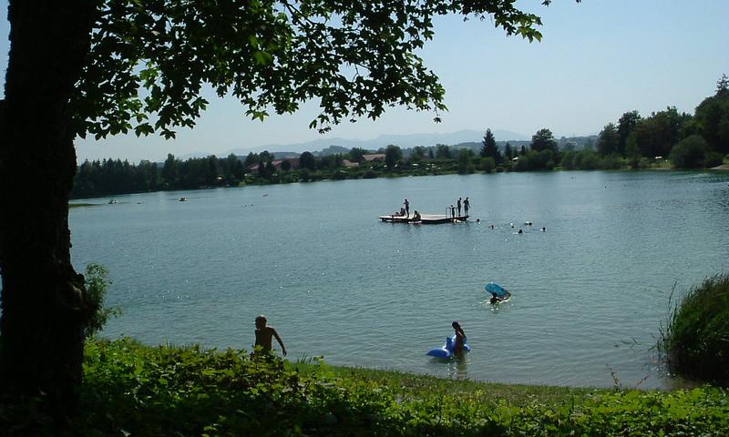 Radtour von München zum Bibisee bei Königsdorf: Blick über den Bibisee