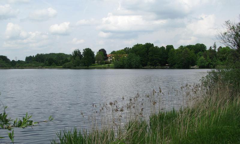 Radtour von München an den Deixlfurter See bei Traubing: Blick über den Deixlfurter See