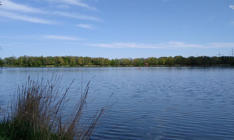 Radtour von München an den Feringasee zum Baden: Blick über den Feringasee