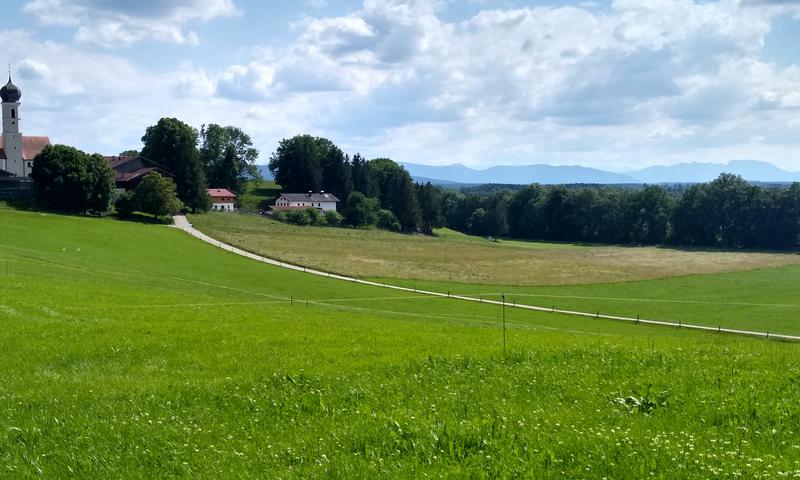 Radtour von München nach Kleinhöhenkirchen am Mangfallknie: Blick über Kleinhöhenkirchen hinweg